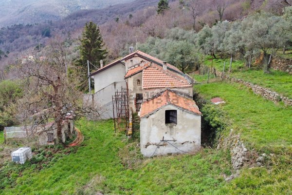 casale in vendita a Quiliano in zona Roviasca
