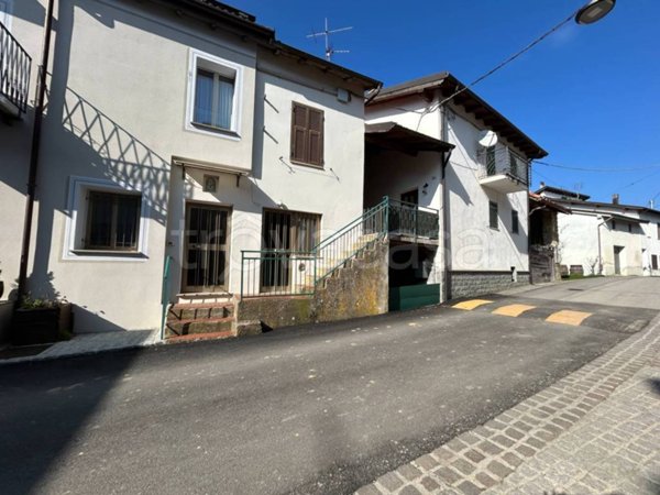 casa indipendente in vendita a Roccavignale in zona Pianissolo