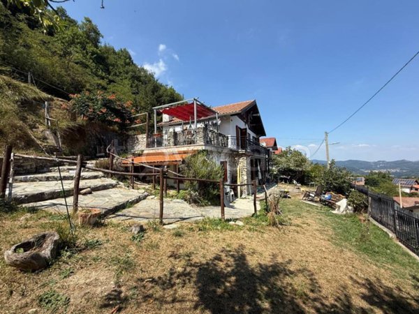 casa indipendente in vendita a Roccavignale in zona Pianissolo