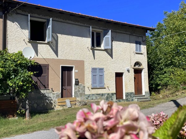 casa indipendente in vendita a Roccavignale in zona Camponuovo