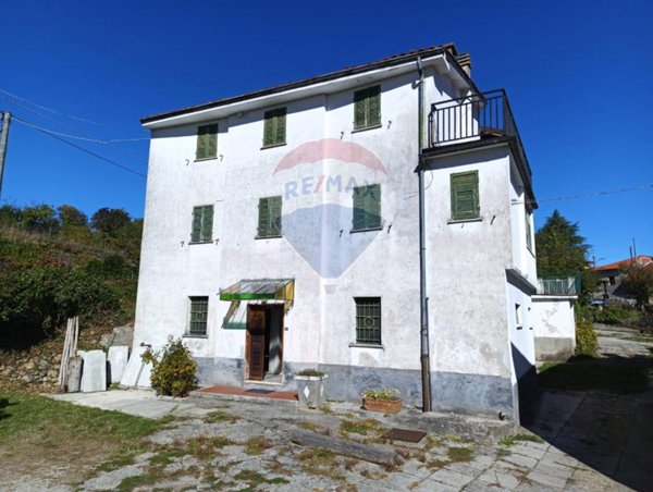 casa semindipendente in vendita a Roccavignale in zona Camponuovo