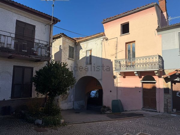 casa semindipendente in vendita a Roccavignale in zona Strada