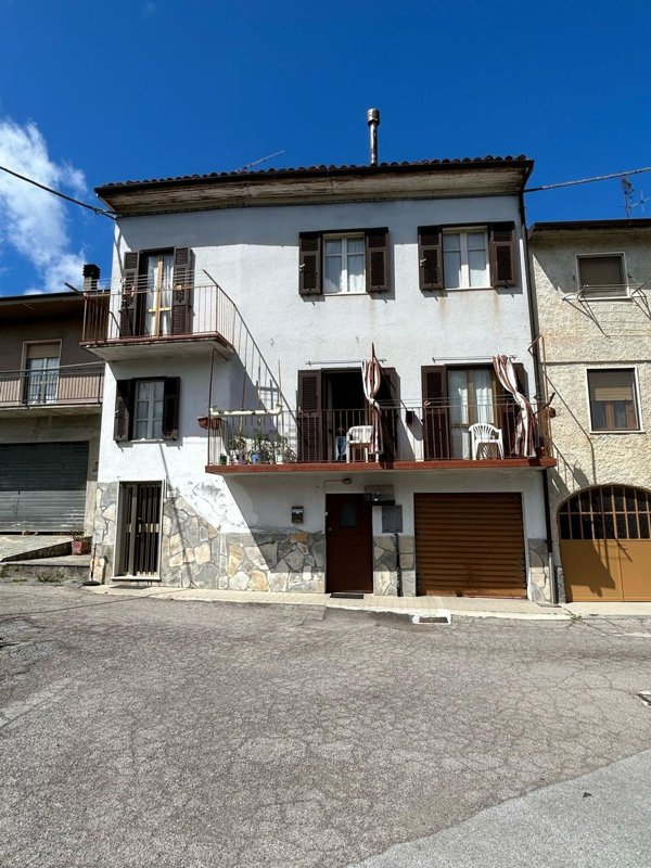 casa semindipendente in vendita a Roccavignale