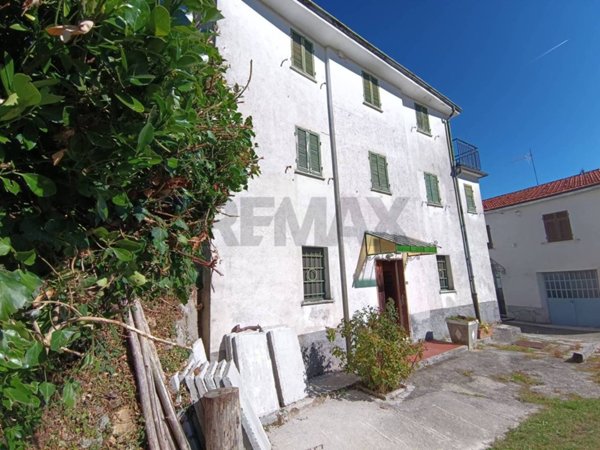 casa indipendente in vendita a Roccavignale in zona Camponuovo