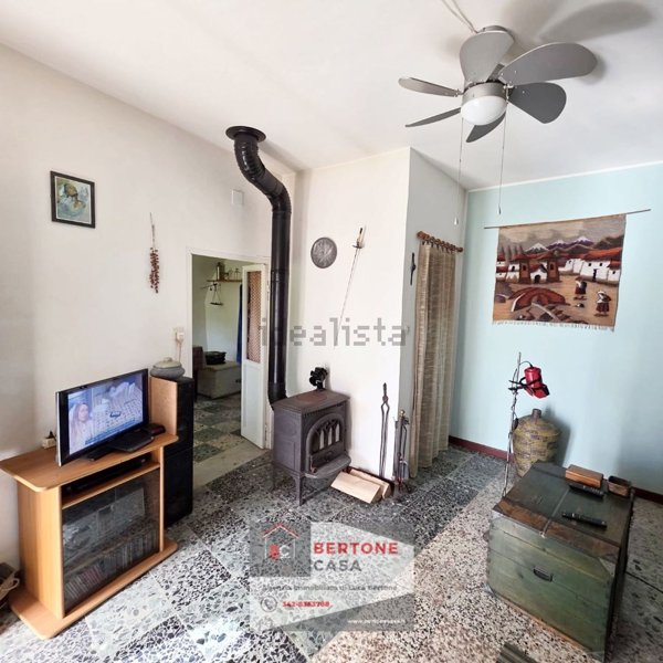 casa semindipendente in vendita a Roccavignale in zona Pianissolo