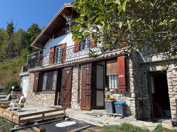 casa indipendente in vendita a Roccavignale in zona Pianissolo