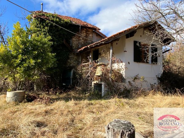 casa indipendente in vendita a Sassello