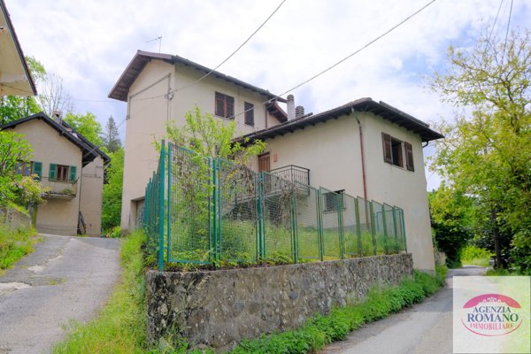 casa indipendente in vendita a Sassello