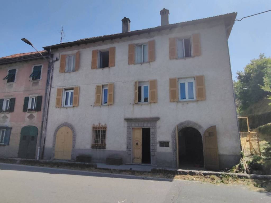 casa indipendente in vendita a Sassello