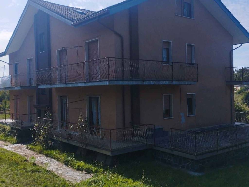 intera palazzina in vendita a Sassello