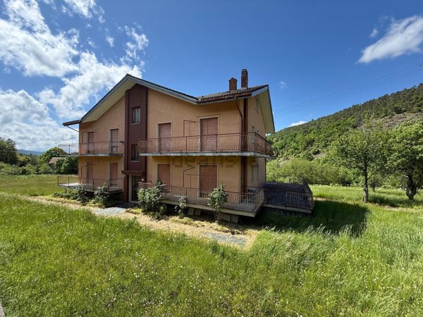 casa indipendente in vendita a Sassello