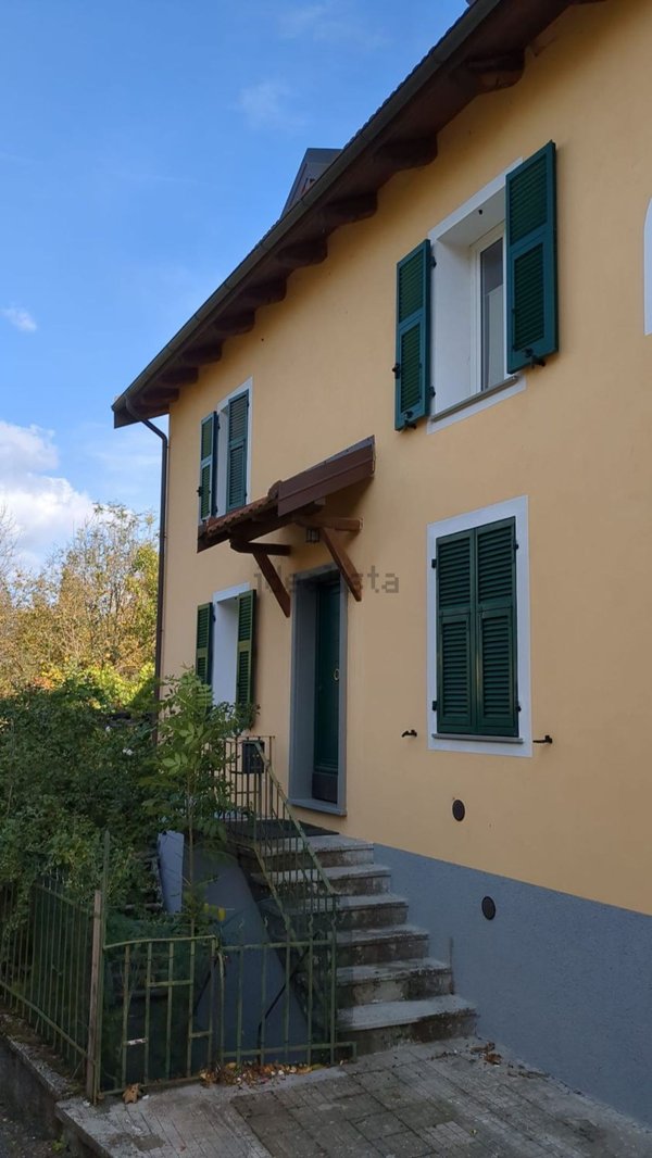 casa indipendente in vendita a Sassello