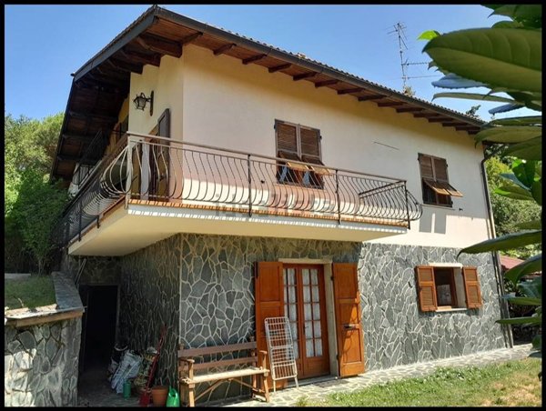 casa indipendente in vendita a Sassello