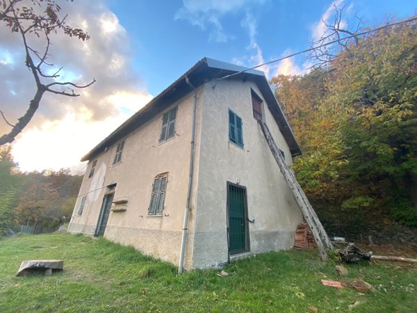 casa indipendente in vendita a Sassello in zona Alberola