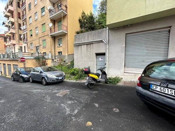 locale di sgombero in vendita a Savona