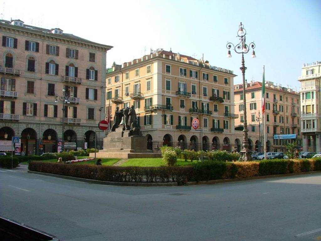 ufficio in vendita a Savona in zona Centro Storico