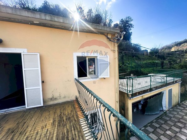 casa indipendente in vendita a Savona in zona Montemoro