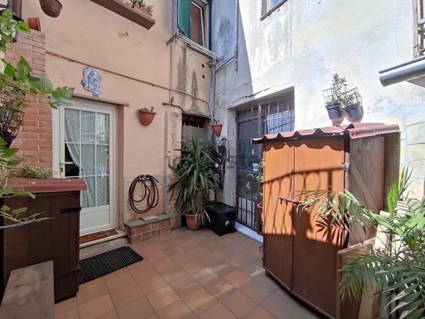 appartamento in vendita a Savona in zona Santuario