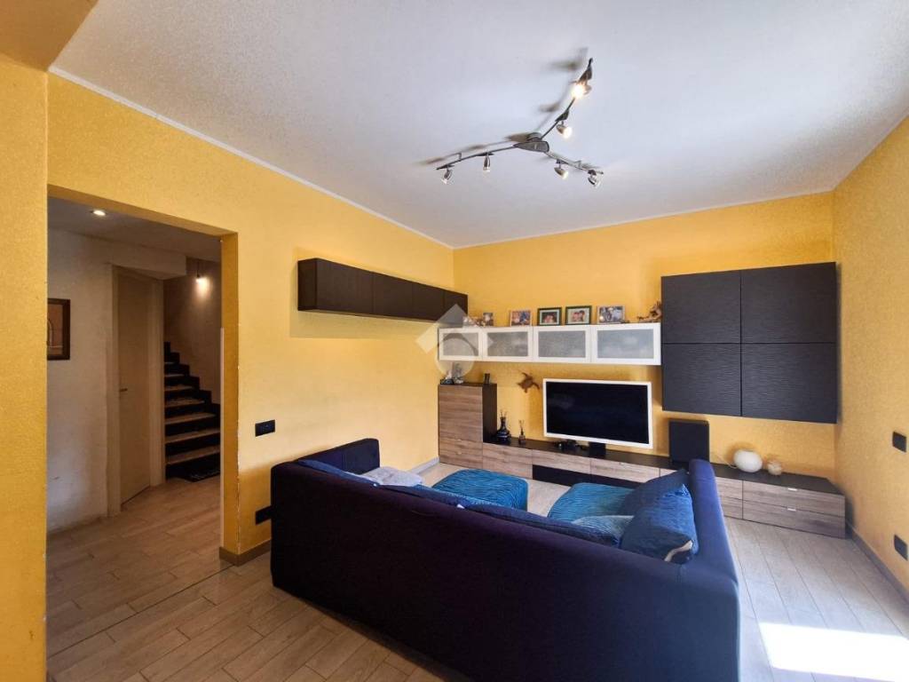 casa indipendente in vendita a Savona in zona Santuario