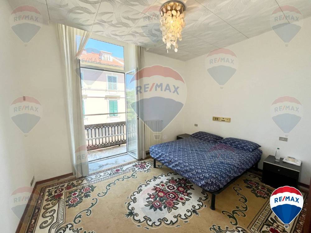 negozio in vendita a Savona in zona Centro Storico