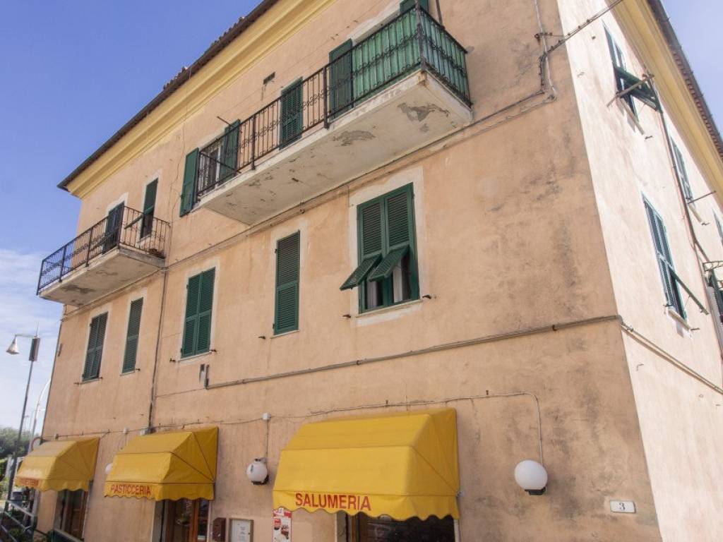 negozio in vendita a Savona in zona Centro Storico