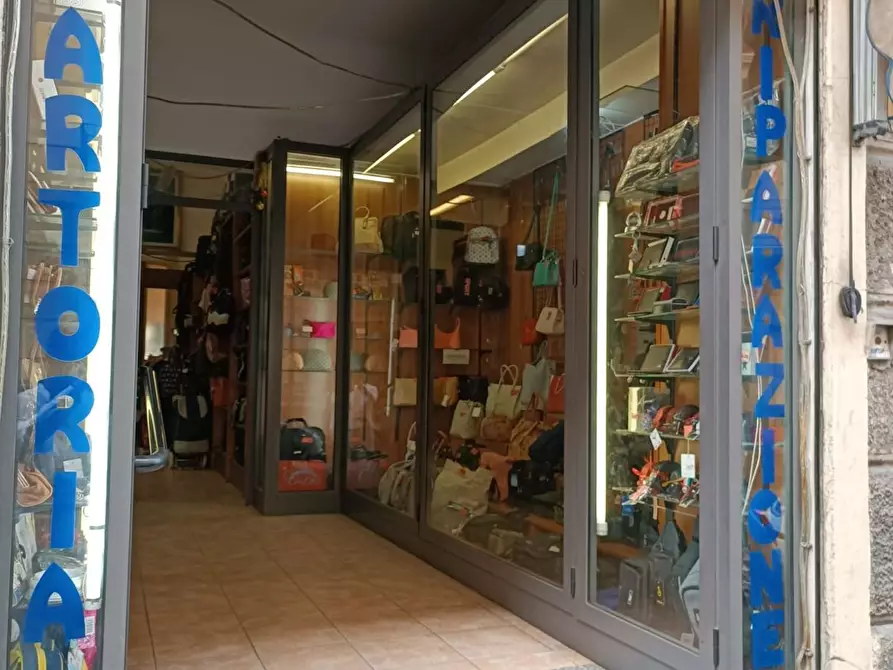 locale commerciale in vendita a Savona in zona Centro Storico