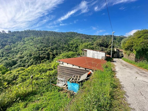 casa indipendente in vendita a Savona in zona Ciantagalletto