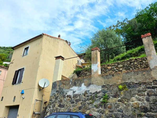 appartamento in vendita a Savona in zona Santuario