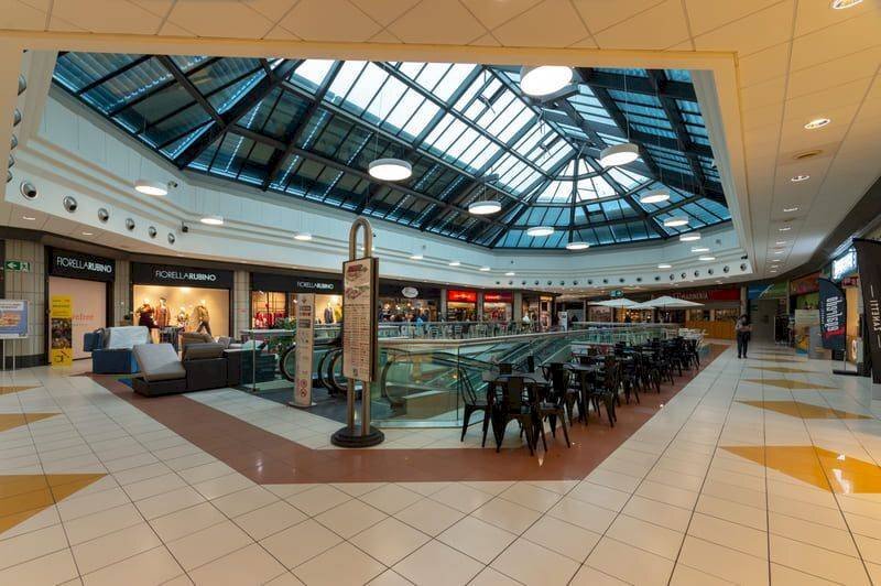 locale commerciale in vendita a Savona