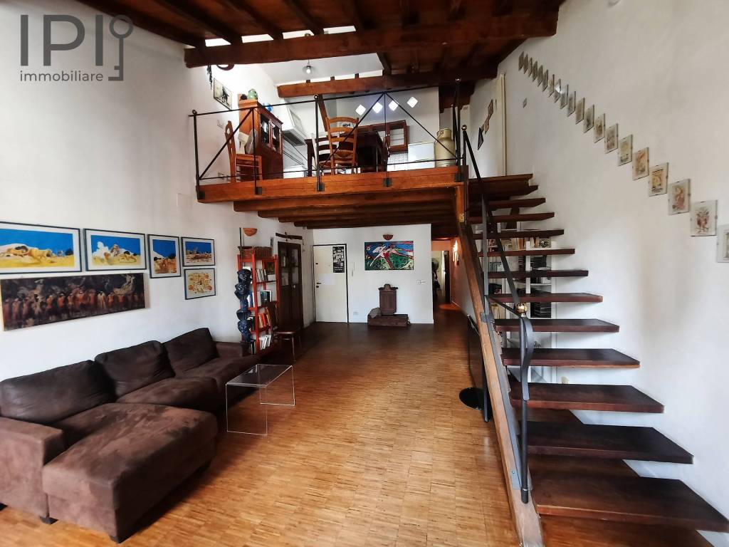 appartamento in vendita a Savona in zona Centro Storico