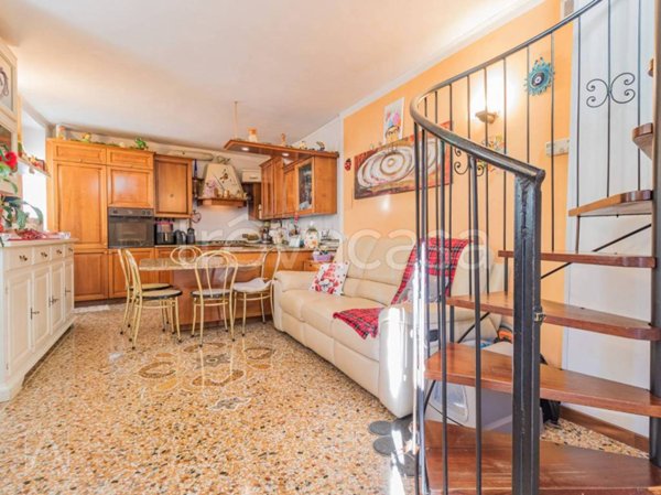 casa indipendente in vendita a Savona in zona Santuario
