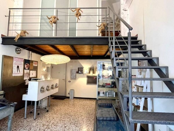 negozio in vendita a Savona in zona Centro Storico