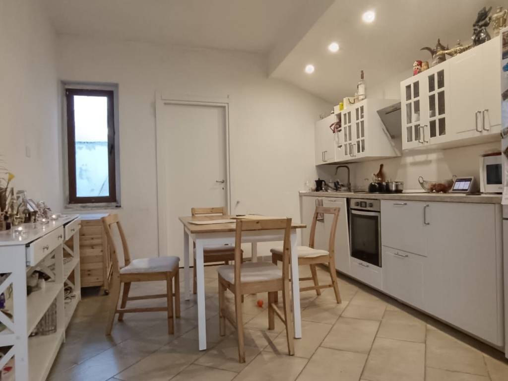 appartamento in vendita a Savona in zona Montemoro