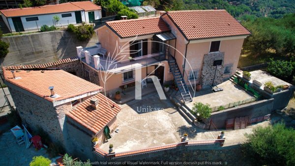 casa indipendente in vendita a Savona in zona Ciantagalletto