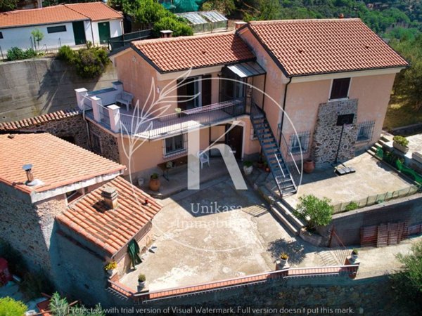 casa indipendente in vendita a Savona in zona Montemoro