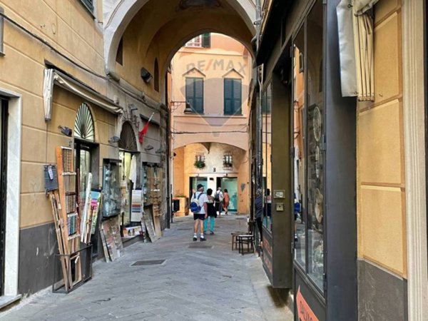 negozio in vendita a Savona in zona Centro Storico