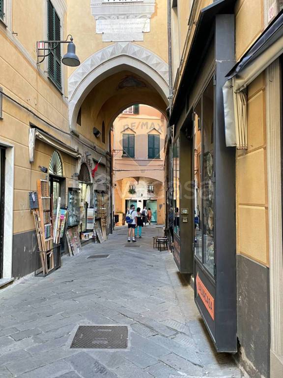 negozio in vendita a Savona in zona Centro Storico