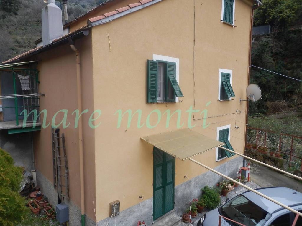 casa indipendente in vendita a Savona in zona Santuario
