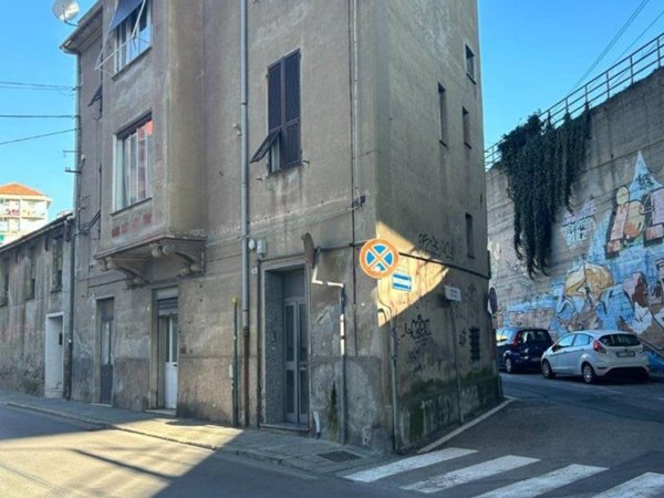 negozio in vendita a Savona in zona Montemoro