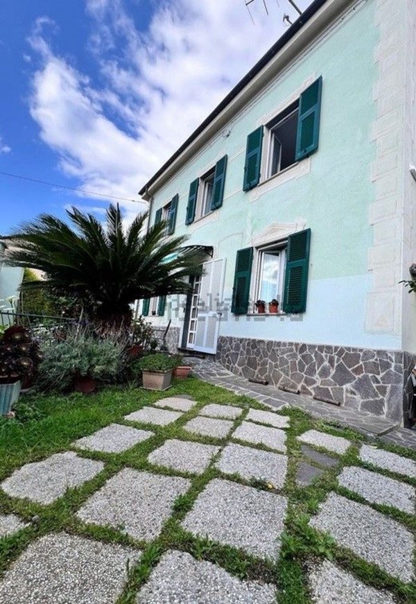 casa indipendente in vendita a Savona