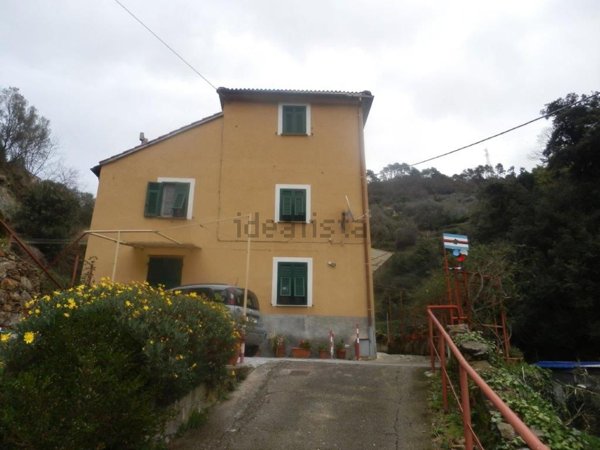 casa indipendente in vendita a Savona in zona Santuario