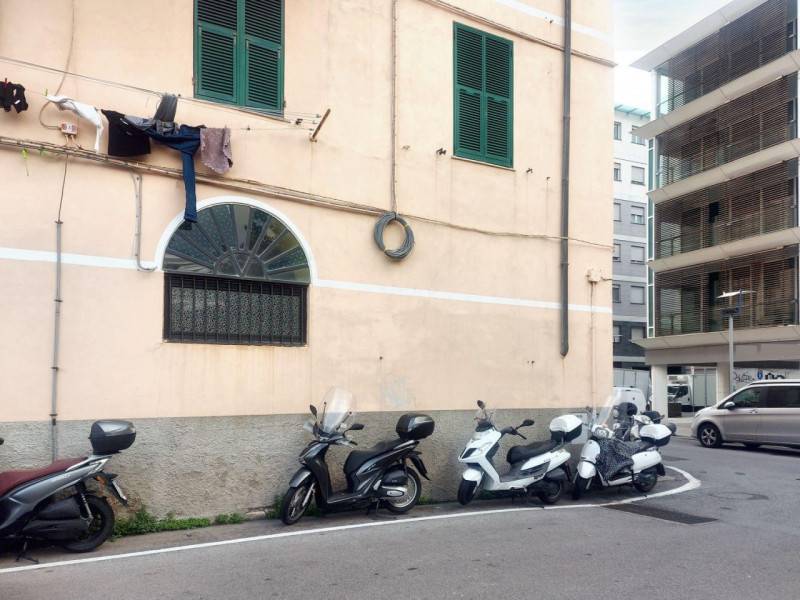 negozio in vendita a Savona in zona Centro Storico