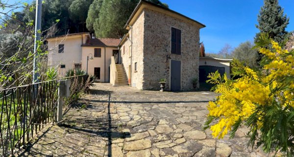 casa indipendente in vendita a Savona in zona Ciantagalletto