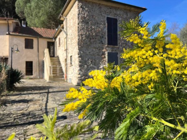 casa indipendente in vendita a Savona