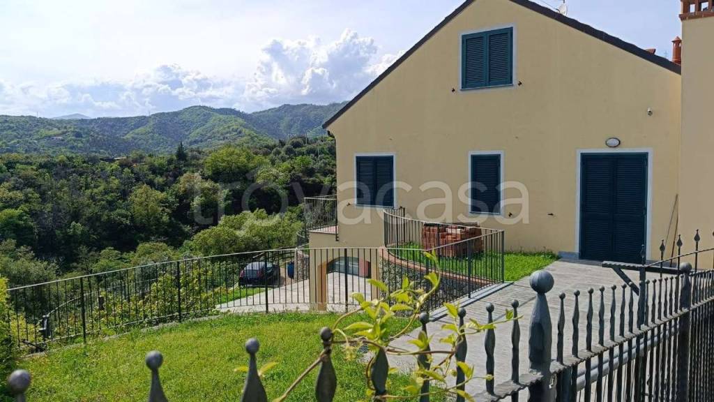 casa indipendente in vendita a Savona