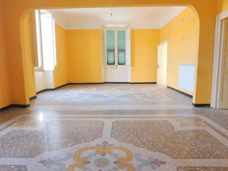 appartamento in vendita a Savona in zona Centro Storico