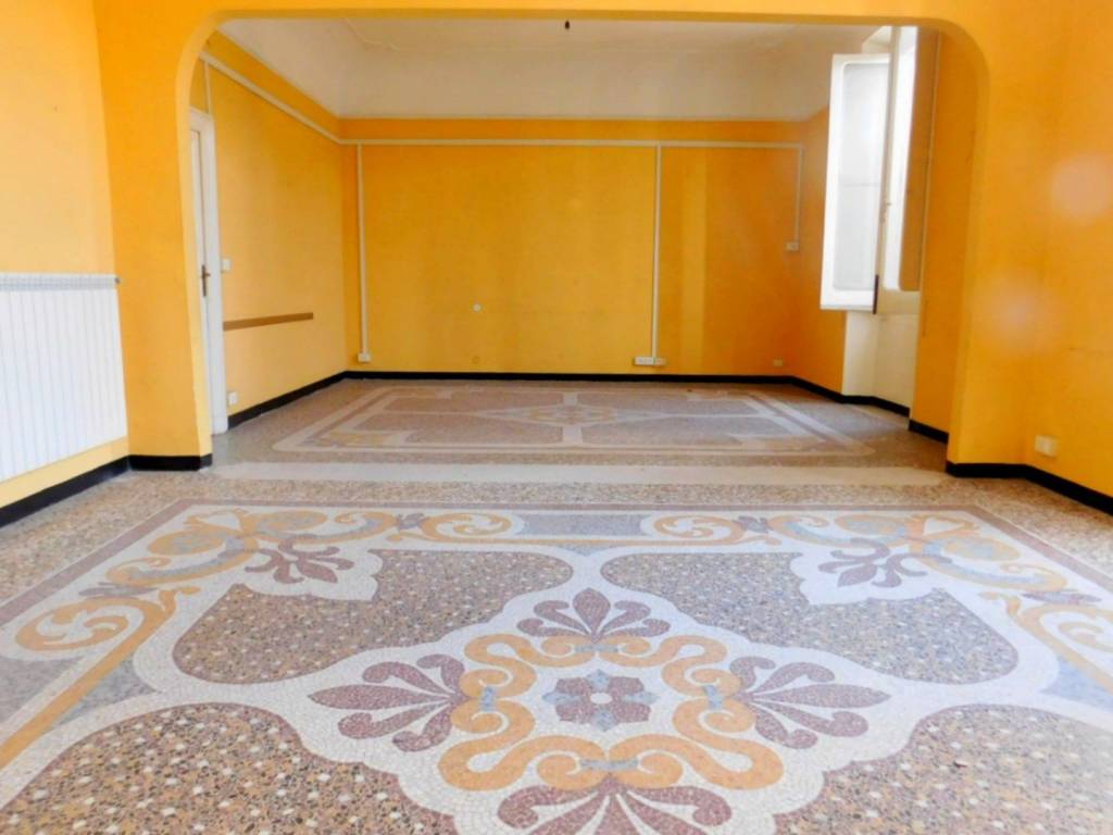 appartamento in vendita a Savona in zona Centro Storico