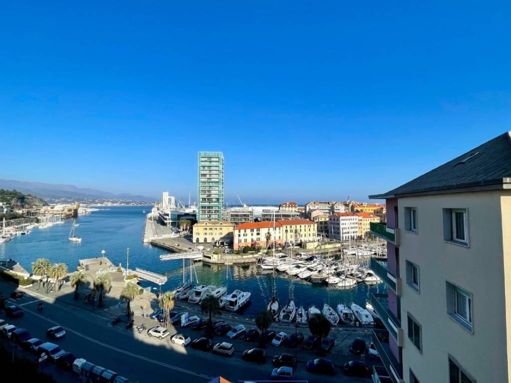 appartamento in vendita a Savona in zona Centro Storico