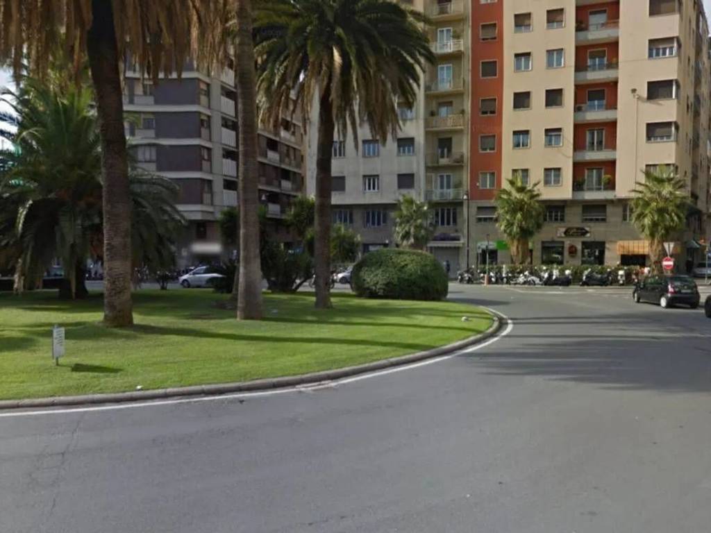 negozio in vendita a Savona in zona Centro Storico