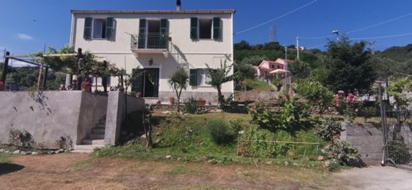 casa indipendente in vendita a Savona
